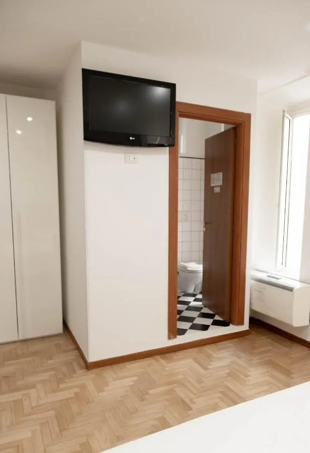 Casa Orange B&B 0*, Rome Italy